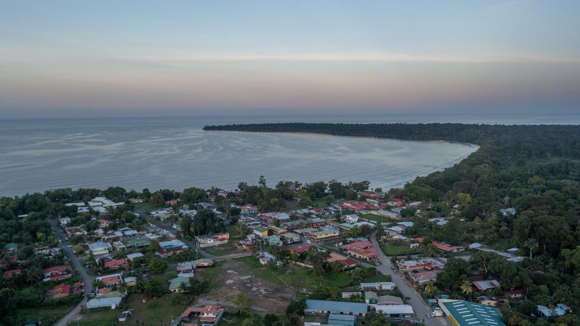 Namaitami Casa Hermosa Con Ac Y Piscina A Solo 650 Metros Del Parque Nacional Cahuita Exterior foto