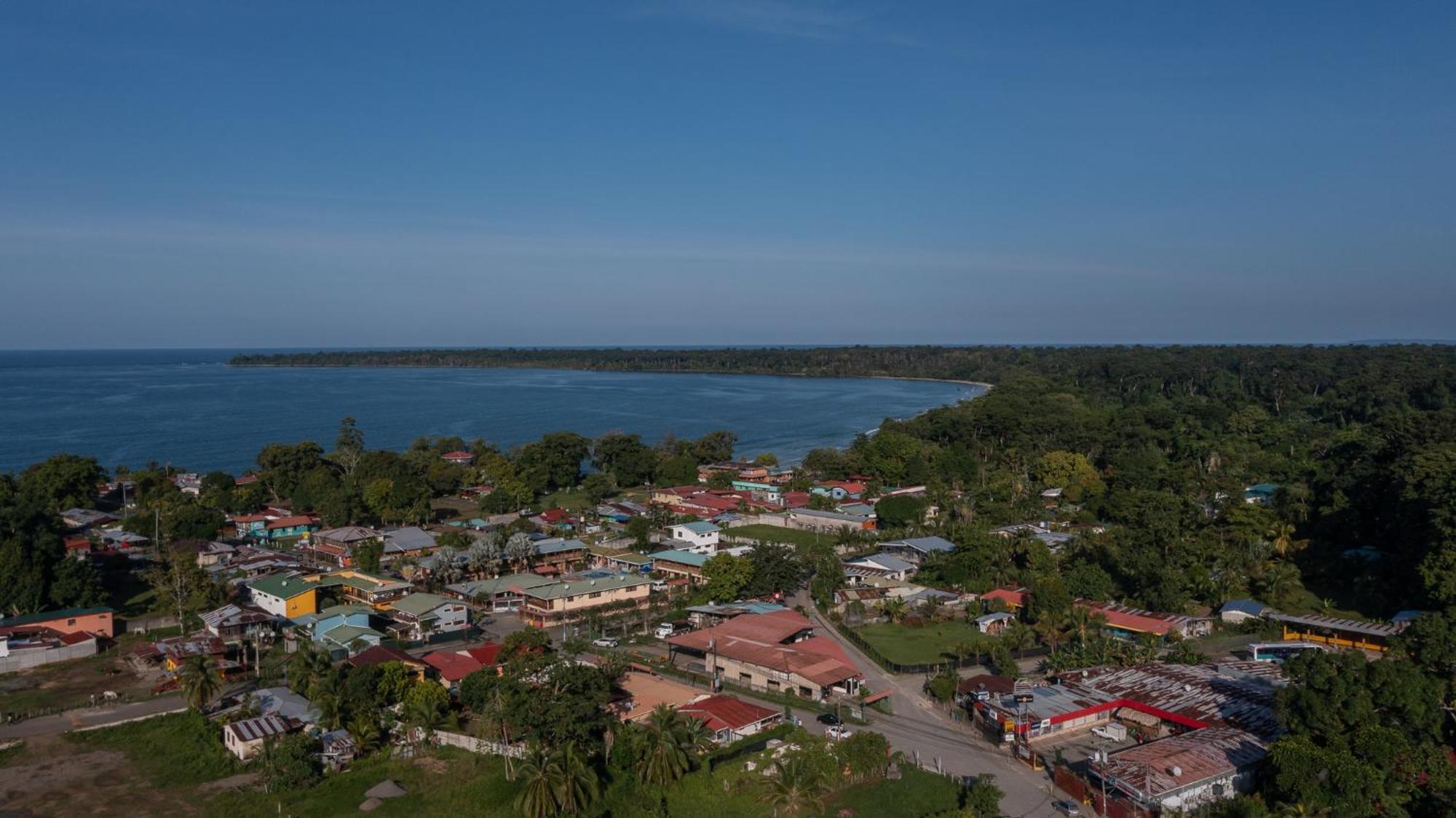 Namaitami Casa Hermosa Con Ac Y Piscina A Solo 650 Metros Del Parque Nacional Cahuita Exterior foto